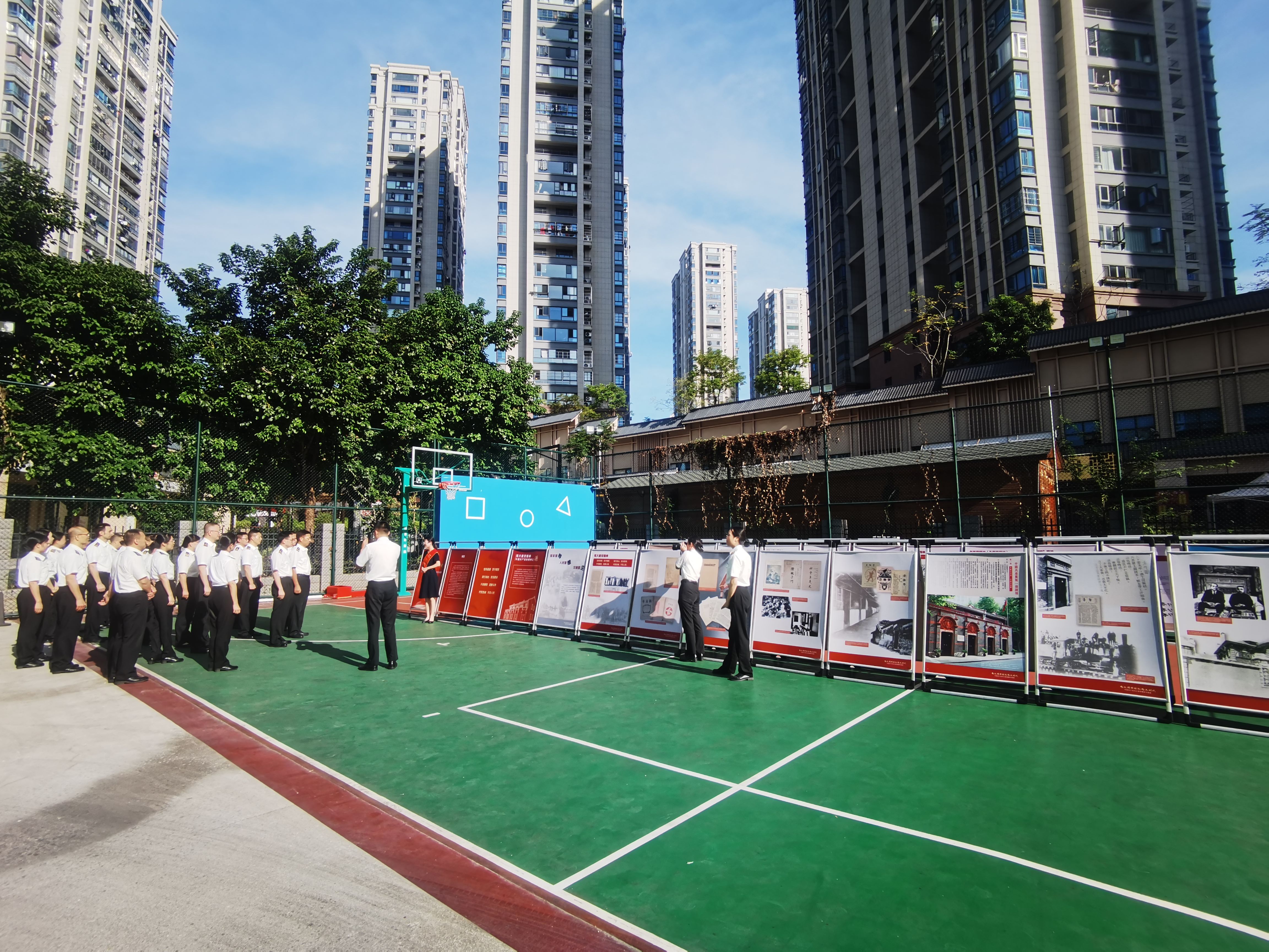 《中国共产党伟大建党精神流动展》走进